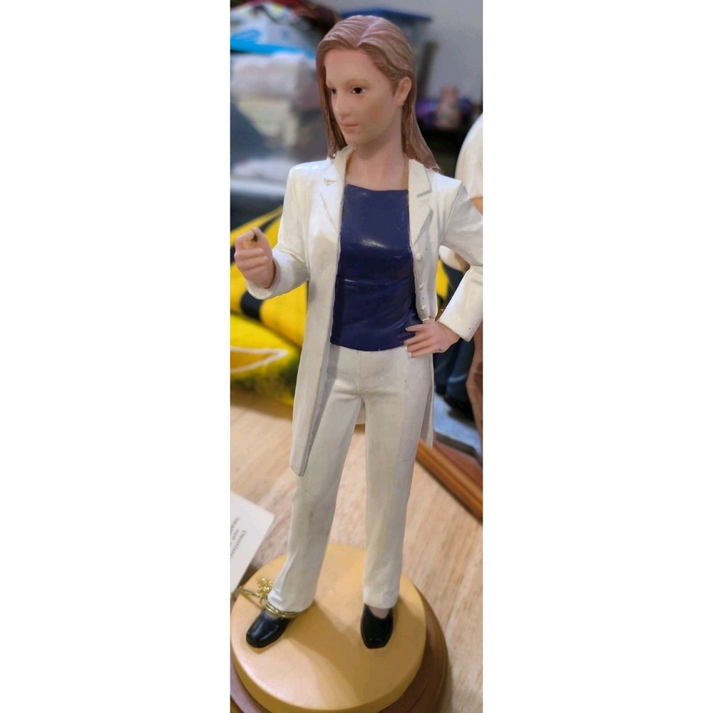 Vanmark Dean's Of Dentistry Female Hygienist  Figurine DD 82419 Limited EUC Tag